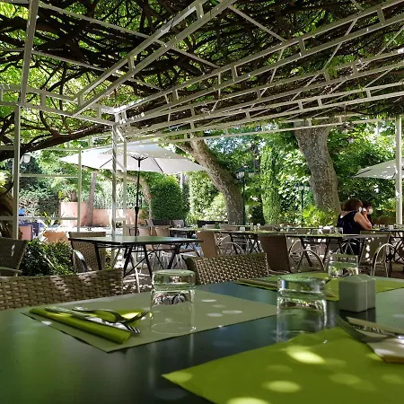 Logis La Ferme Hotel Avignone
