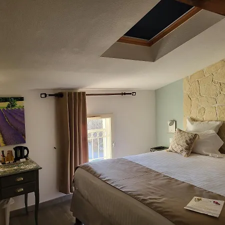 Logis La Ferme Hotel Avignone