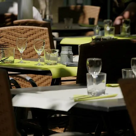 Hotel Restaurant La Ferme Avignon